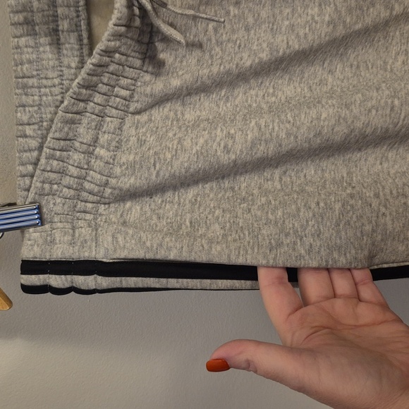 NWOT ​Adidas Essentials 3-Stripes Open Hem Joggers Sweatpants - Gray/Black XL - Picture 6 of 6